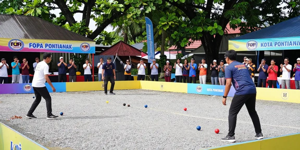 Permainan petanque di Pontianak oleh FOPI Kota Pontianak dengan kehadiran penonton yang antusias.