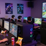 Pengalaman gaming luar biasa di https://www.acdctees.com dengan gamer beragam fokus pada layar permainan tanpa lag.